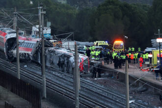 Spain train crash kills at least 39 and injures more than 150