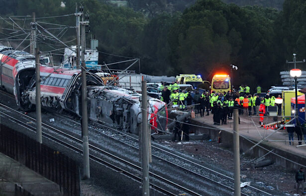 Spain train crash kills at least 39 and injures more than 150